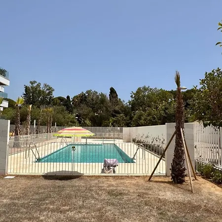New 2 Bedroom Near The Beach! *