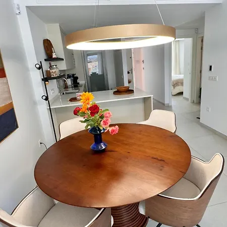 New 2 Bedroom Near The Beach! *