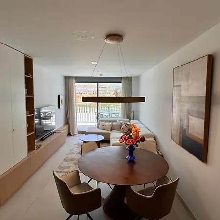 New 2 Bedroom Near The Beach! Apartment